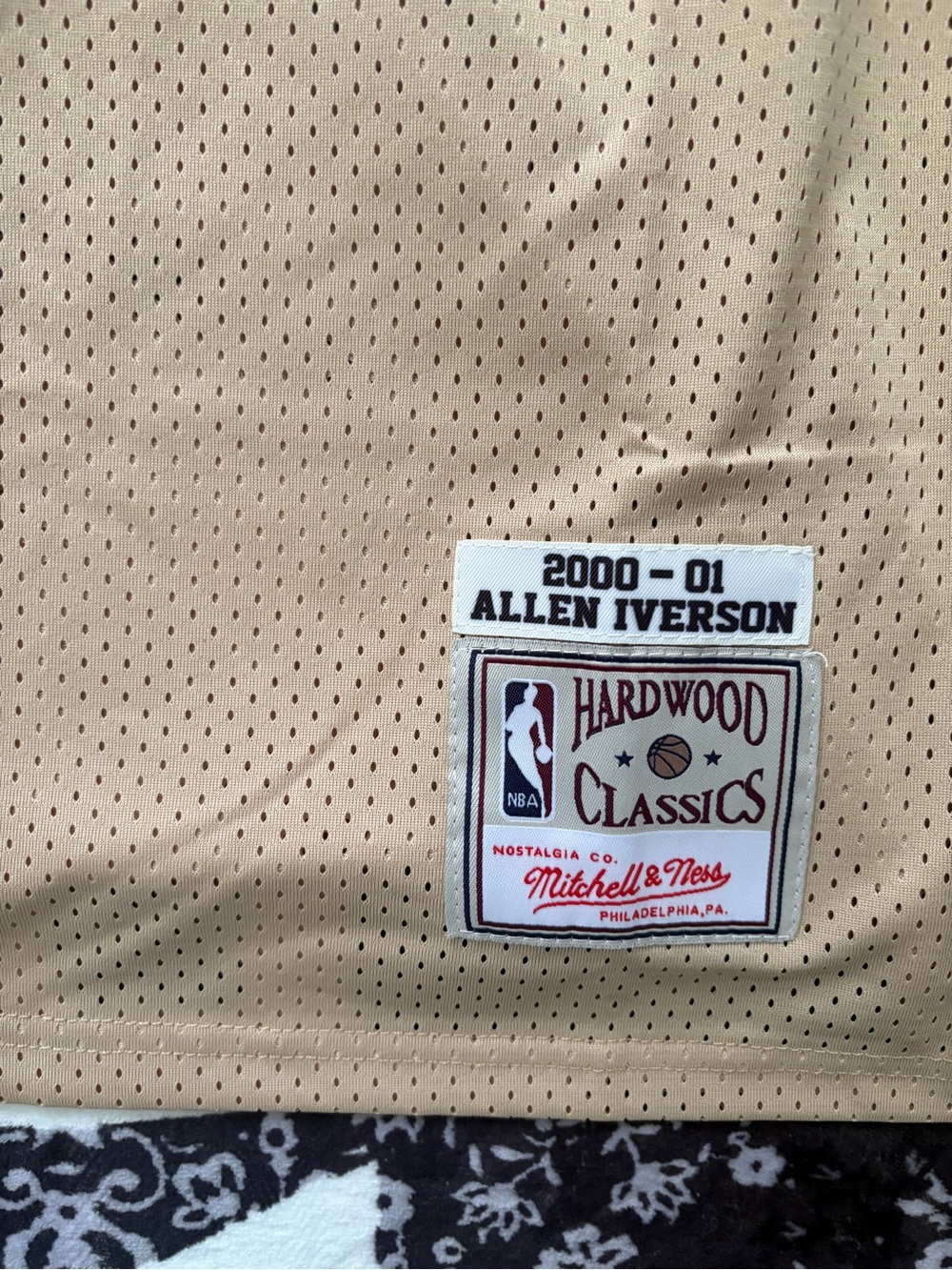 Allen Iverson 76ers Jersey Mitchell & Ness Gold Jersey Size Men Medium - Picture 5 of 5